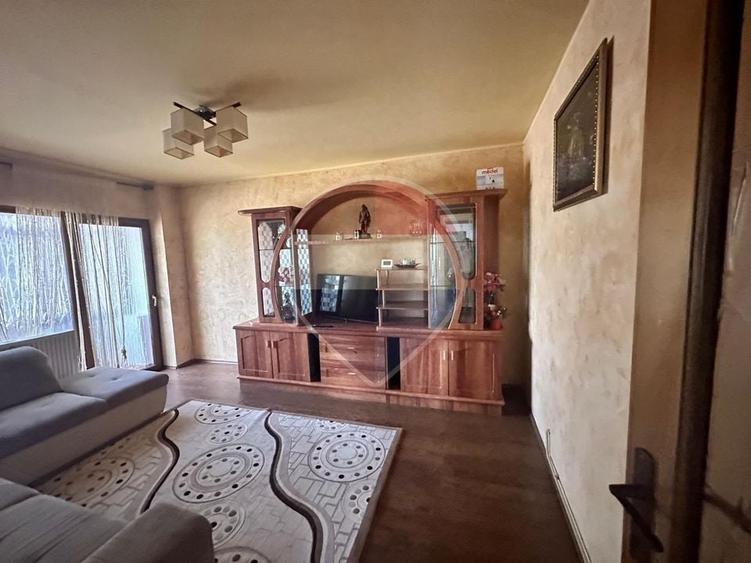 Apartament cu 3 camere, mobilat în Central