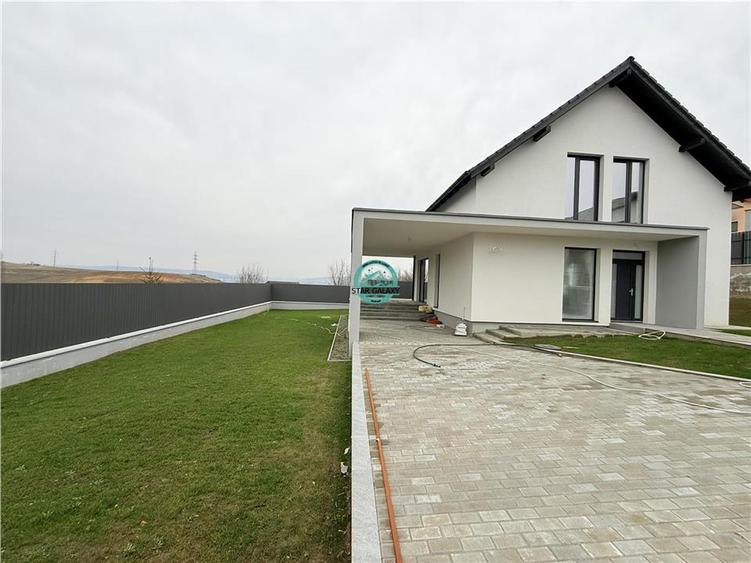 Casă individuală cu 4 camere cu Canalizare în Sâncraiu de Mureș