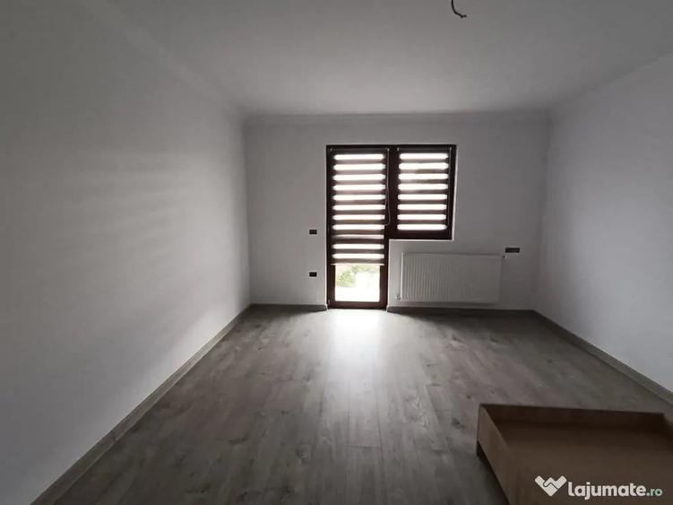 Casă cu 6 camere cu Teren 1000 Mp în Șcheia