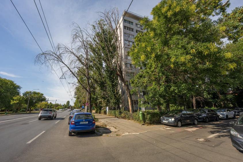 Apartament cu 3 camere semidecomandat în Grivița