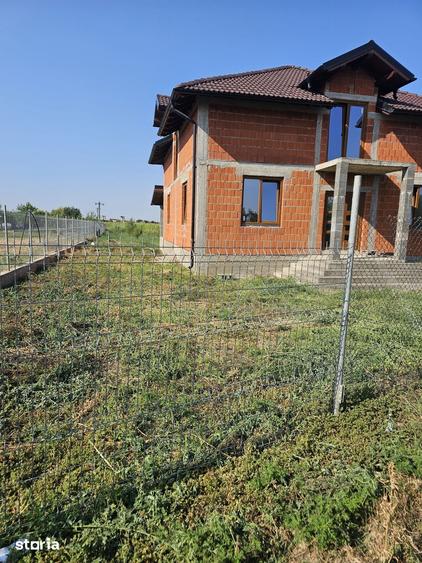 Casă cu 4 camere cu Teren 900 Mp în Botiz