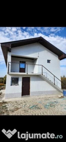 Casă cu 5 camere cu Teren 2000 Mp în Moșteni