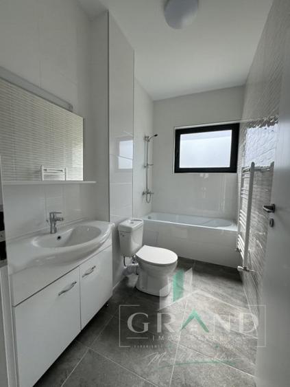 Casă individuală cu 4 camere cu Canalizare în Dezmir
