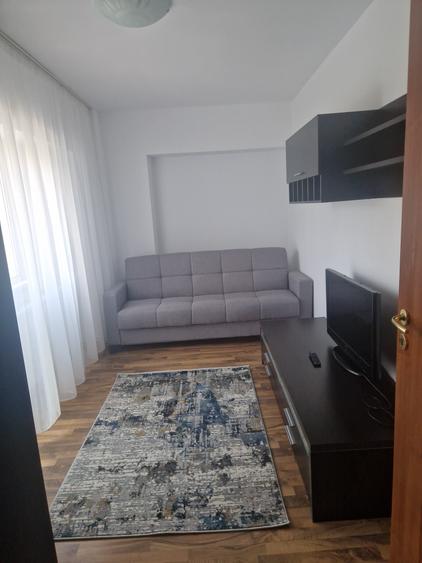 Apartament cu 3 camere decomandat în Vlahuță