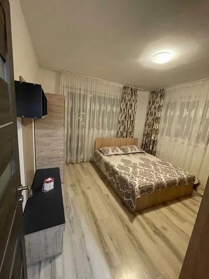 Apartament cu 3 camere semidecomandat, mobilat în Florești