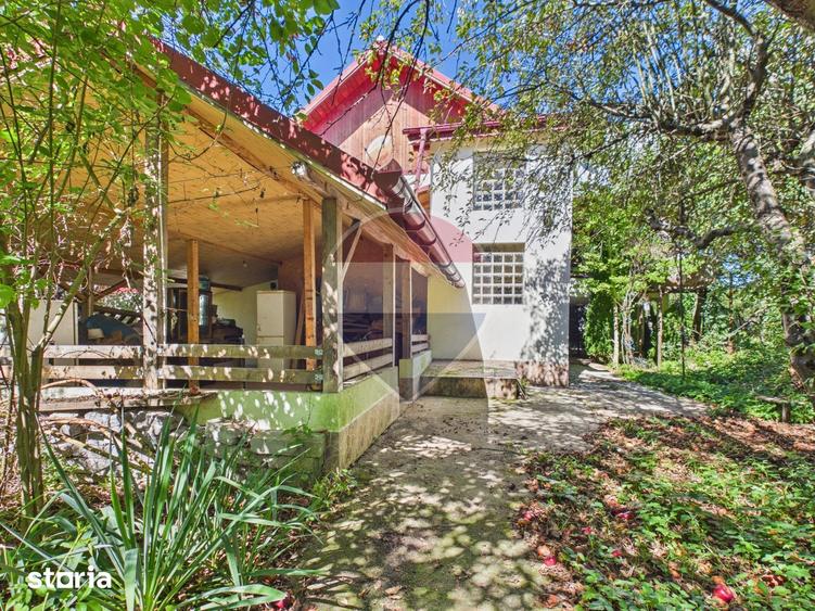 Casă cu 5 camere cu Teren 1684 Mp în Central