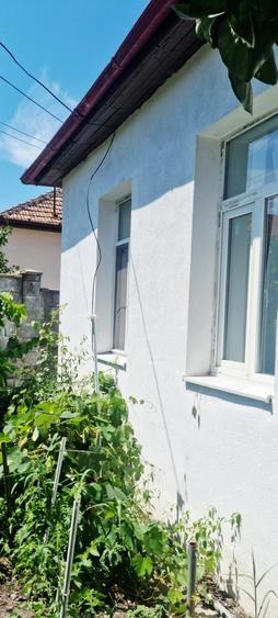 Casă cu 2 camere decomandat în Gruia