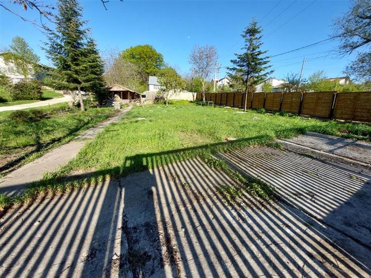 Teren Construcții intravilan de 688 mp, în Bucium