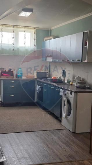 Casă cu 5 camere cu Teren 1375 Mp în Dârlos