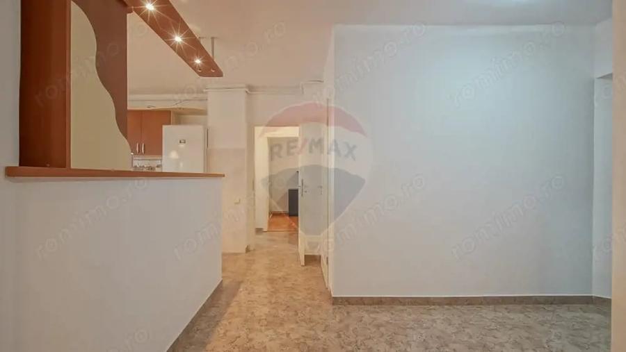 Apartament cu 3 camere decomandat în 13 Decembrie