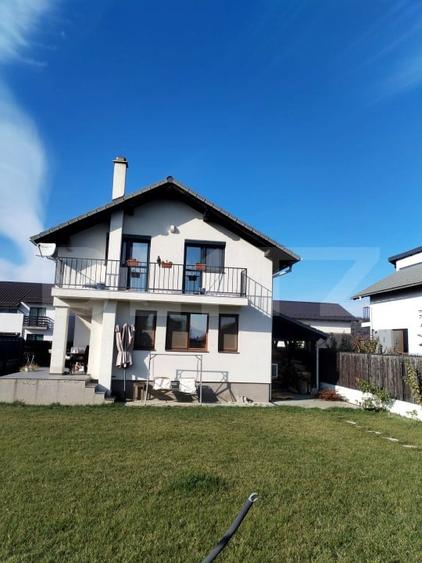 Casă individuală cu 4 camere cu Canalizare în Sânpetru