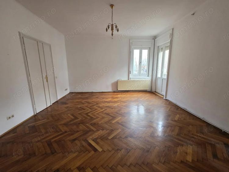 Casă cu 5 camere cu Teren 549 Mp în Ultracentral