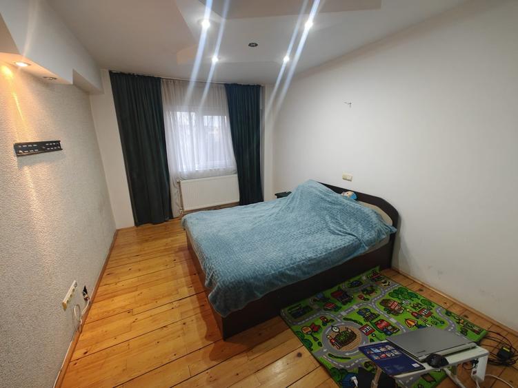 Apartament cu 3 camere în Aleea Sporturilor