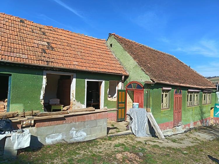 Casă cu 3 camere cu Teren 1565 Mp în Sângătin