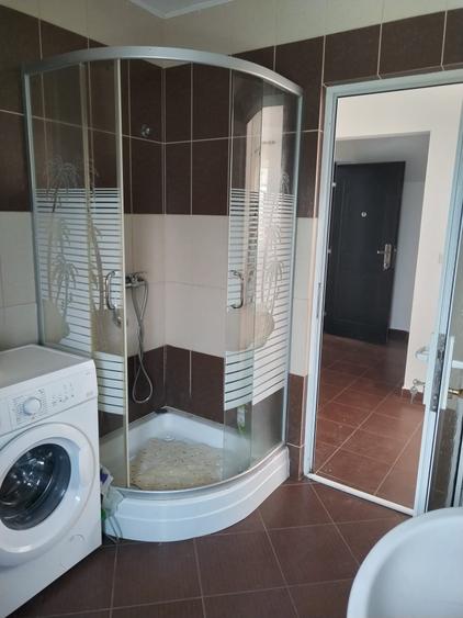 Apartament de închiriat cu 2 camere, etaj 1, loc de parcare - 5