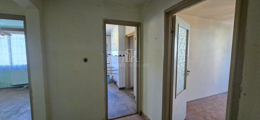 Apartament cu 3 camere decomandat în Est