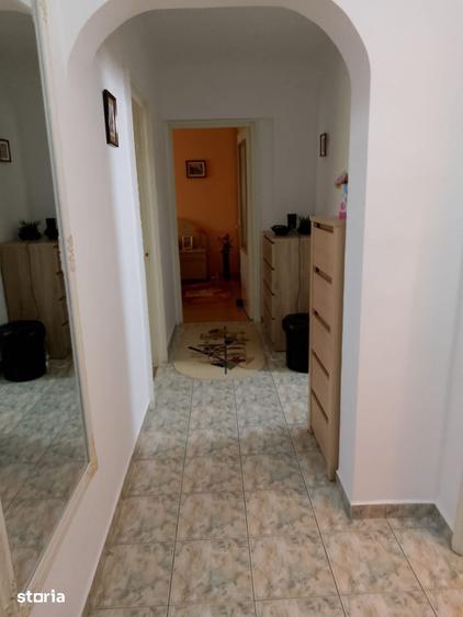 Apartament cu 3 camere decomandat în Obor