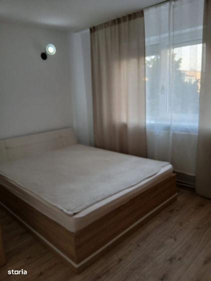 Apartament cu 3 camere semidecomandat în Micro 3