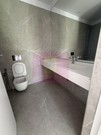 Apartament cu 4 camere decomandat în Lacul Tei
