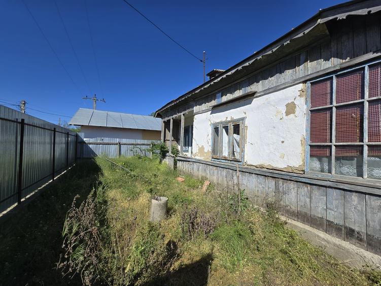 Casă cu 2 camere cu Teren 1100 Mp în Însurăței