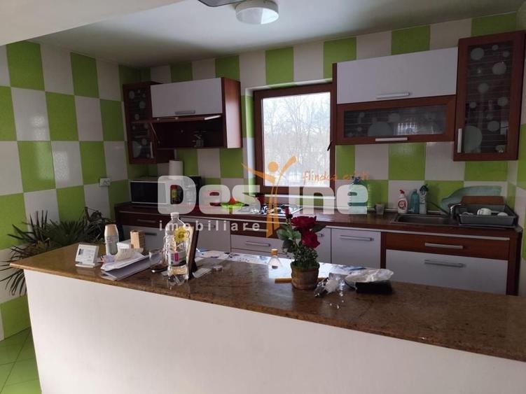 Casă individuală cu 6 camere cu Canalizare în Nord