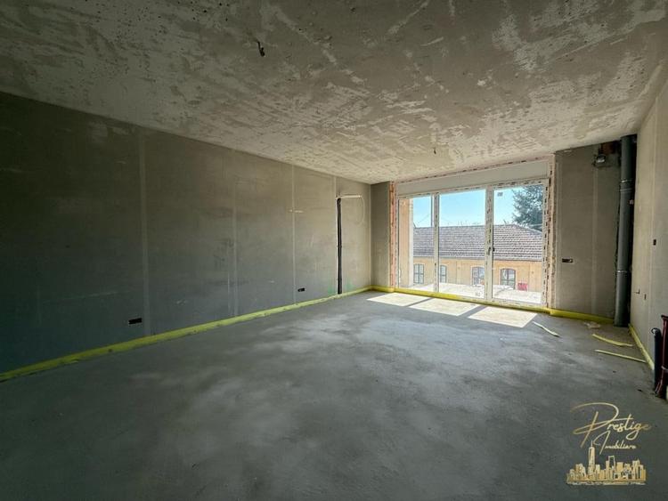 Apartament cu 3 camere semidecomandat în Cetății