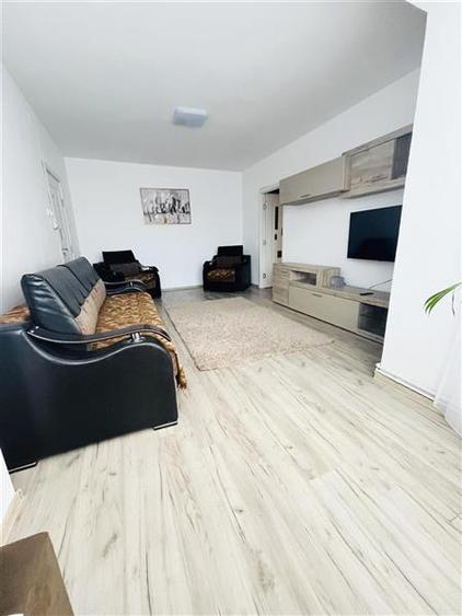Apartament cu 2 camere semidecomandat, mobilat în Tractorul