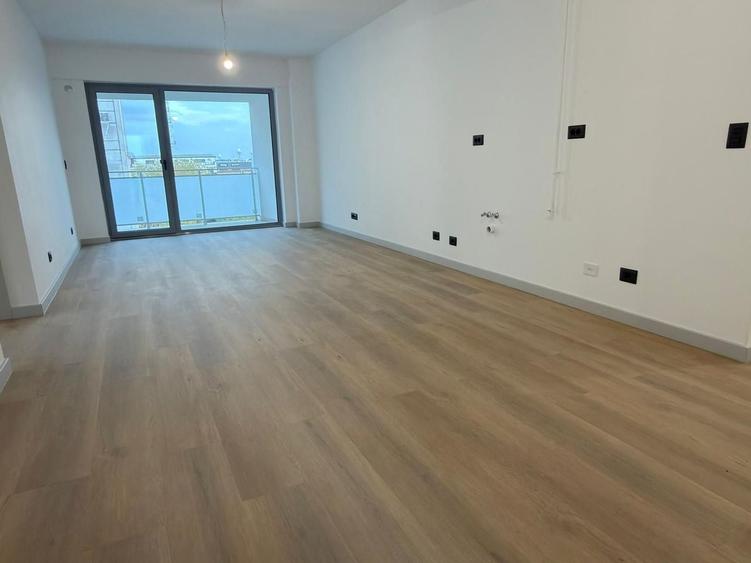Apartament cu 3 camere semidecomandat în Lipovei