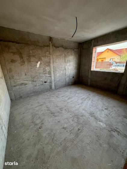 Casă cu 4 camere cu Teren 500 Mp în Joița