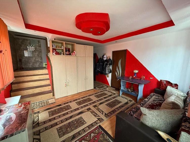 Casă cu 2 camere cu Teren 7100 Mp în Central