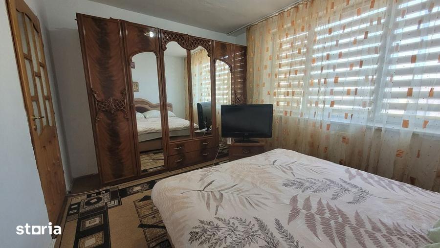 Apartament cu 3 camere semidecomandat în Central