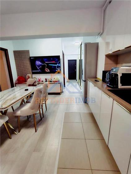 Apartament cu 3 camere semidecomandat în Central