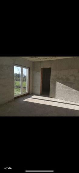 Casă cu 3 camere decomandat în Decebal