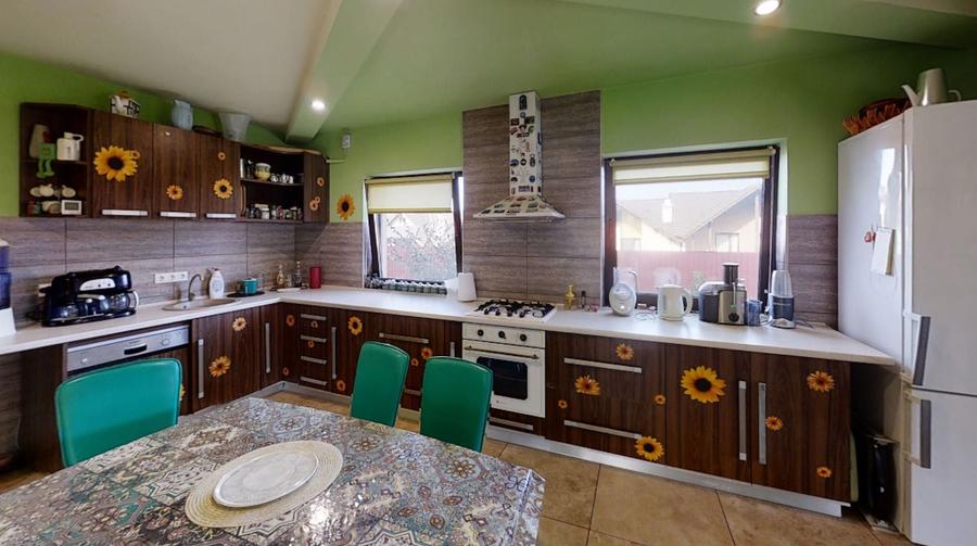 Casă cu 4 camere cu Teren 300 Mp în Corunca