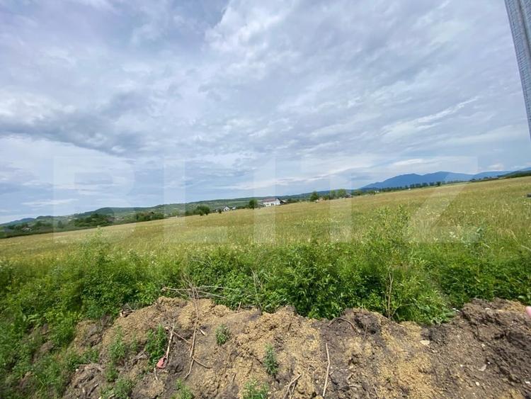Teren Construcții intravilan de 500 mp, în Est