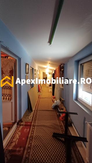 Casă individuală cu 15 camere cu Canalizare în Apărătorii Patriei