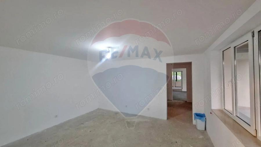 Casă cu Teren 800 Mp în Gălățeni