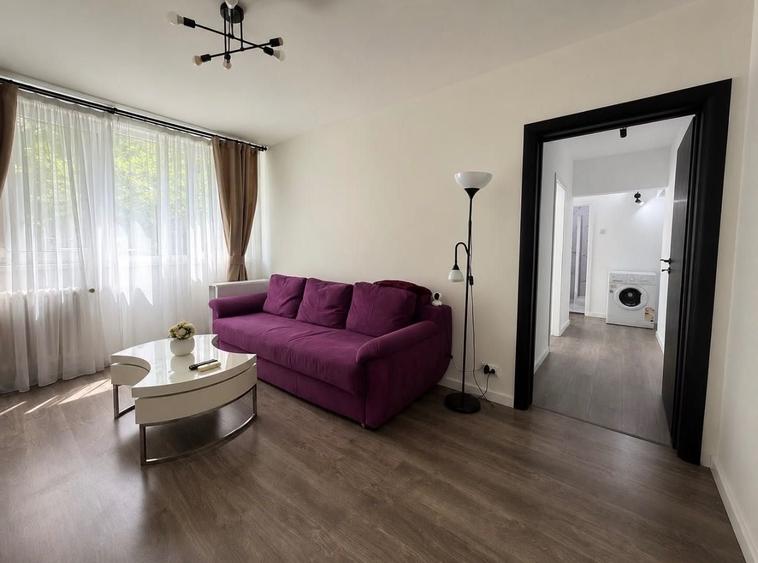 Apartament cu 4 camere semidecomandat în Drumul Taberei