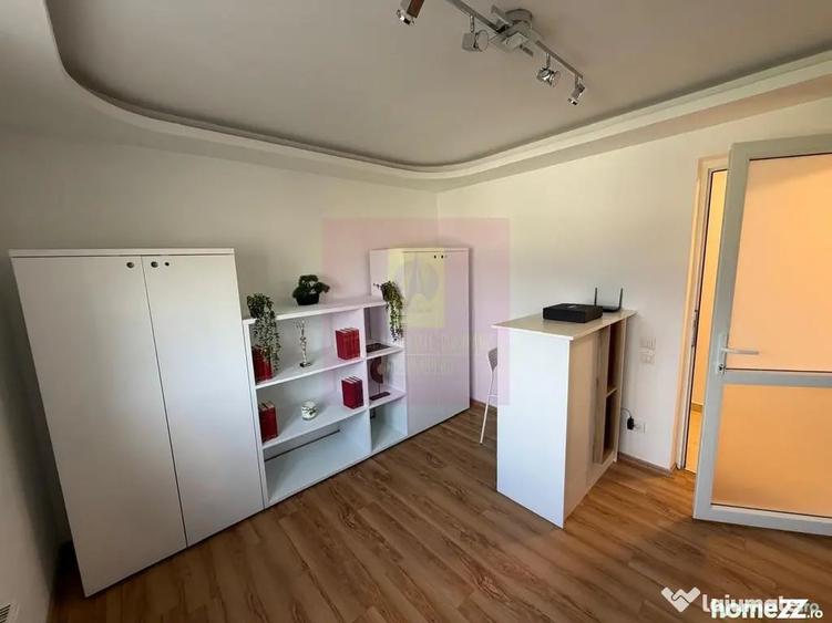 Casă cu 7 camere cu Teren 370 Mp în Cățelu