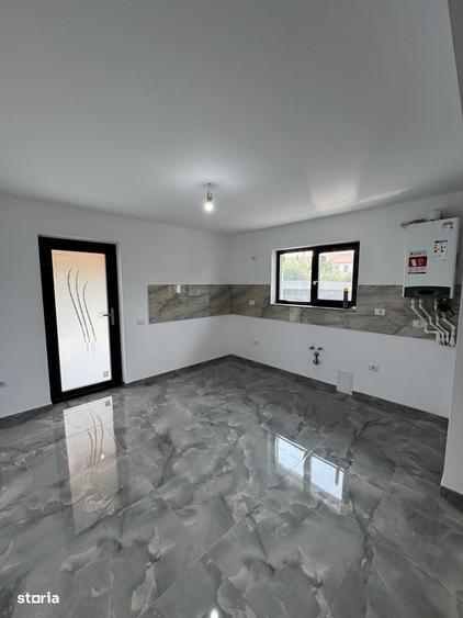 Casă cu 3 camere cu Teren 600 Mp în Cordun