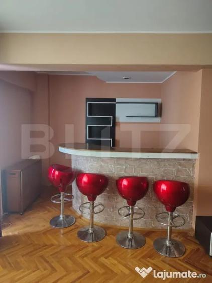 Apartament cu 3 camere decomandat în Ultimul leu
