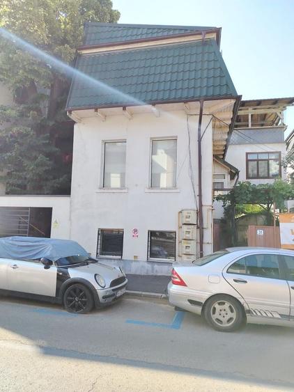 Apartament cu 2 camere decomandat, mobilat în Victoriei