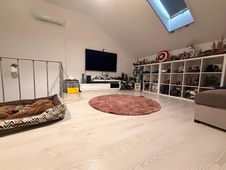 Duplex cu 5 camere cu Canalizare în Central