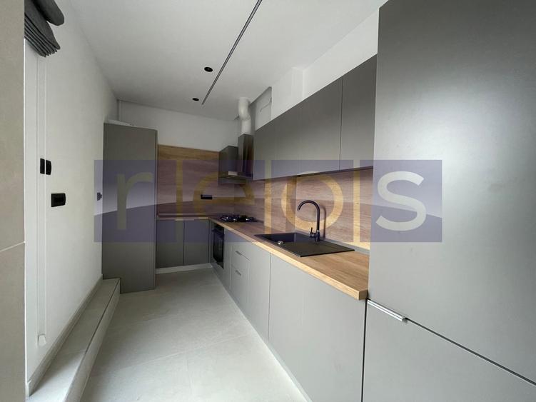 Penthouse cu 3 camere semidecomandat, mobilat în Băneasa