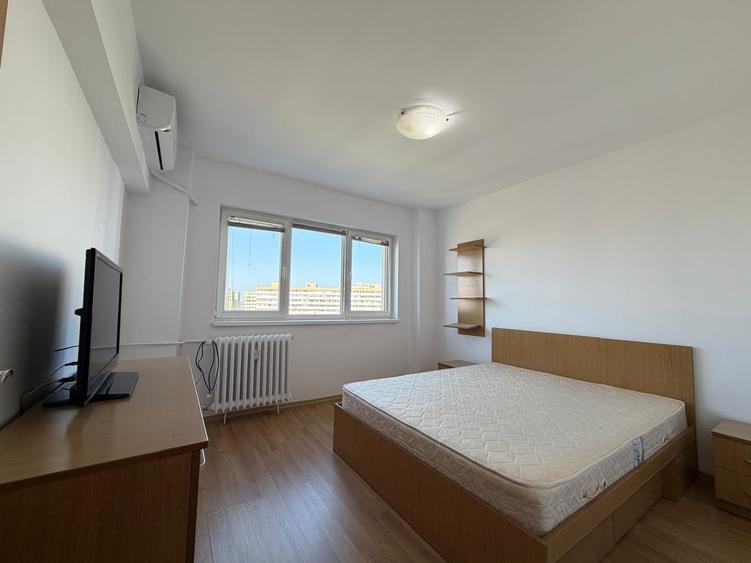 Apartament cu 4 camere decomandat în Pantelimon