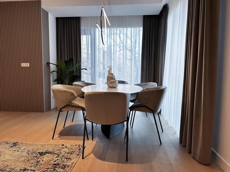 Apartament cu 4 camere semidecomandat în Arcul de Triumf