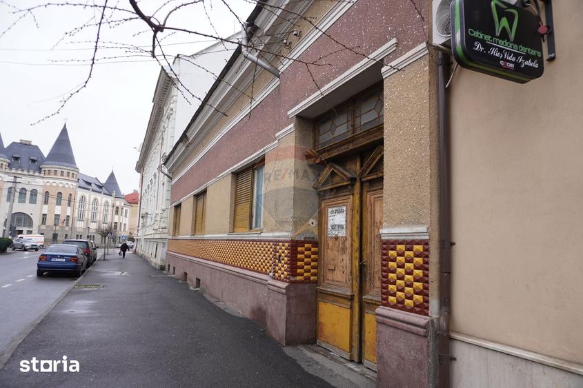 Casă cu 5 camere cu Teren 308 Mp în Central