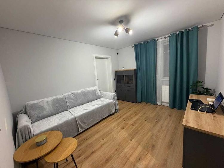 Apartament cu 2 camere semidecomandat în Podu Roș