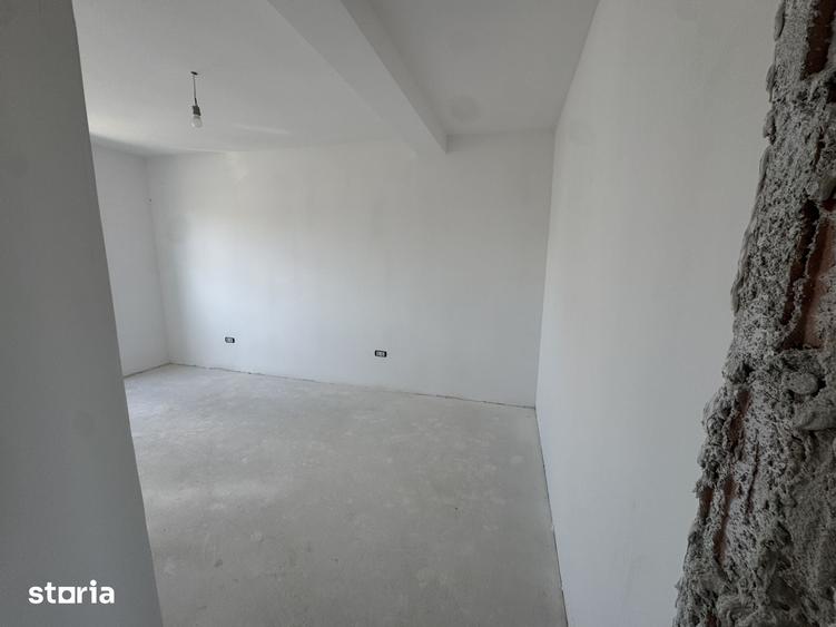 Casă cu 5 camere cu Teren 270 Mp în Fratelia