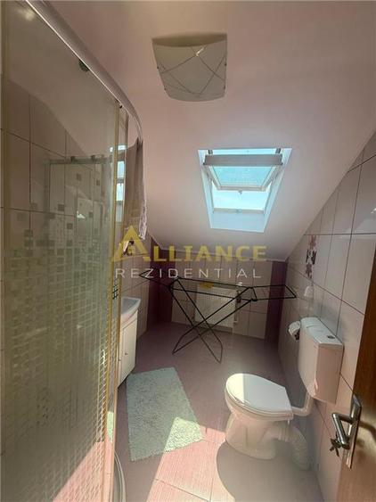 Apartament cu 3 camere semidecomandat în Berceni